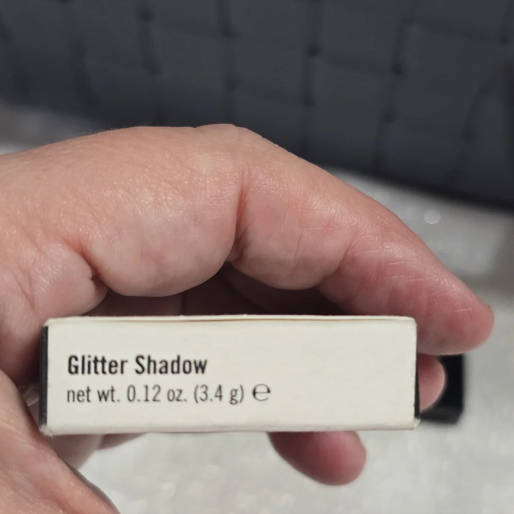 MAKE Beauty Glitter White Eyeshadow Shade 3901 Quartz
